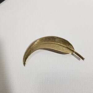 Gold tone leaf/feather shaped brooch two and one fourth in.